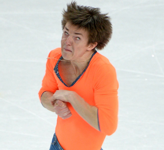 Illustration for article titled The laws of physics turned these pretty ice skaters into ugly derps